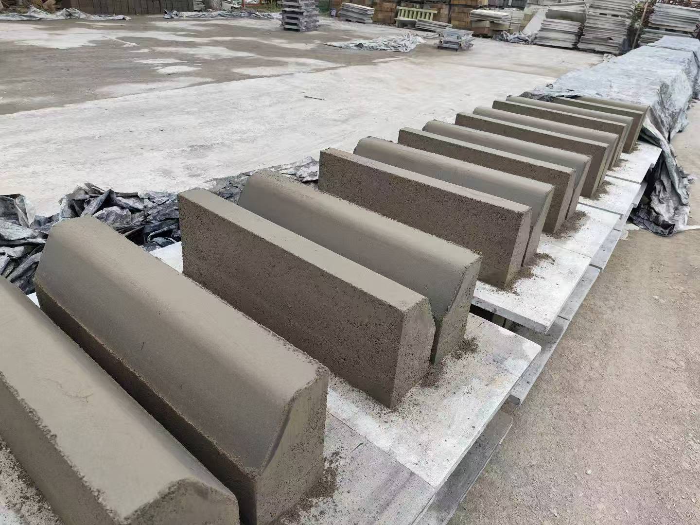 水泥路沿石發(fā)貨前