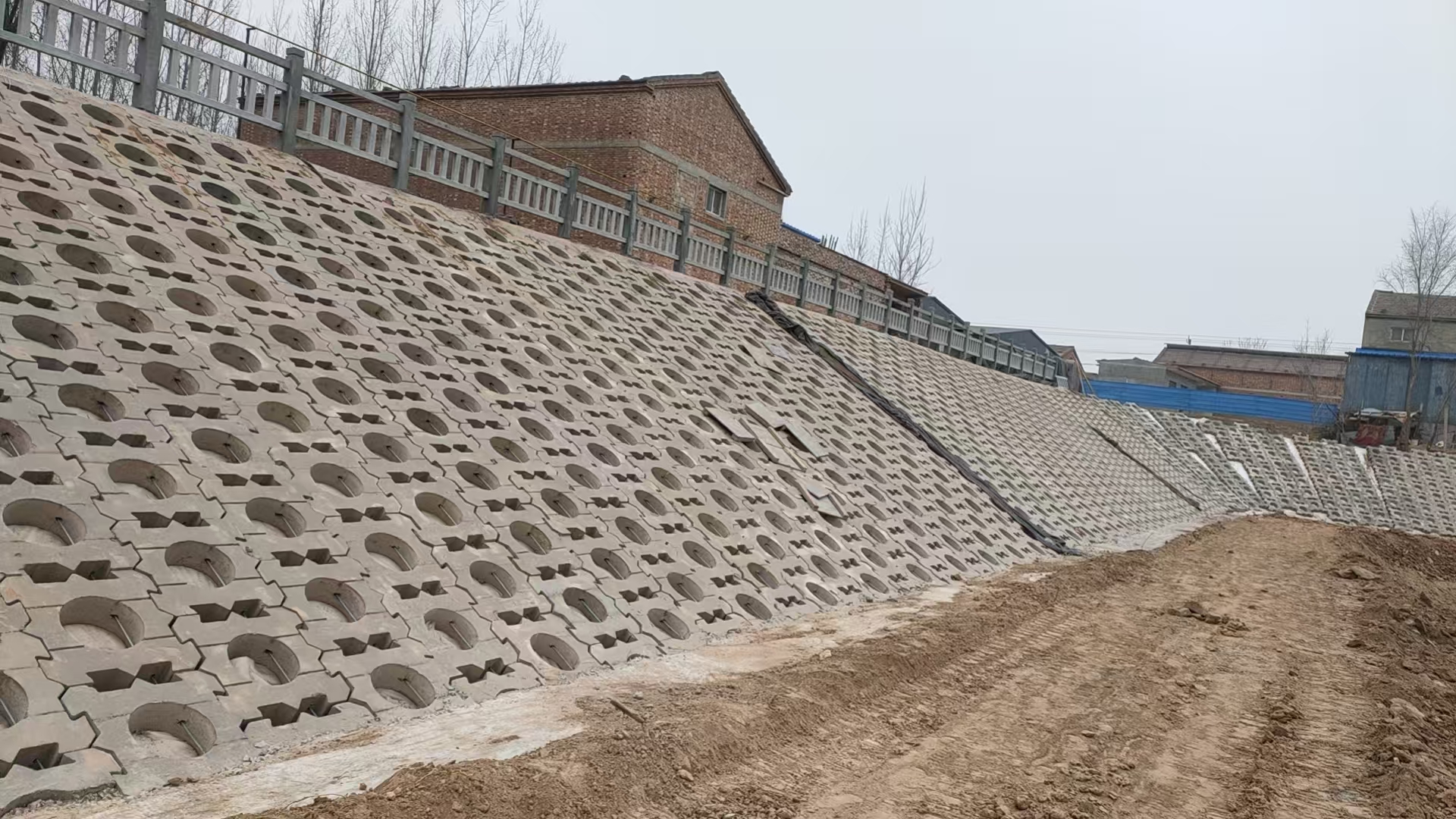 鉸接式護坡磚穿孔護坡磚